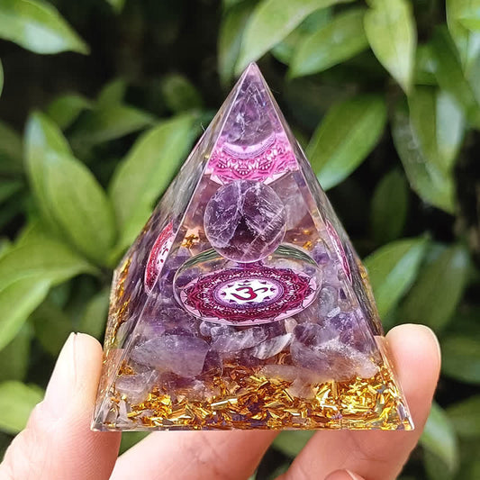 Amethyst & Om-Symbol – Spirituelle Kraft in Harmonie Orgonit Pyramide
