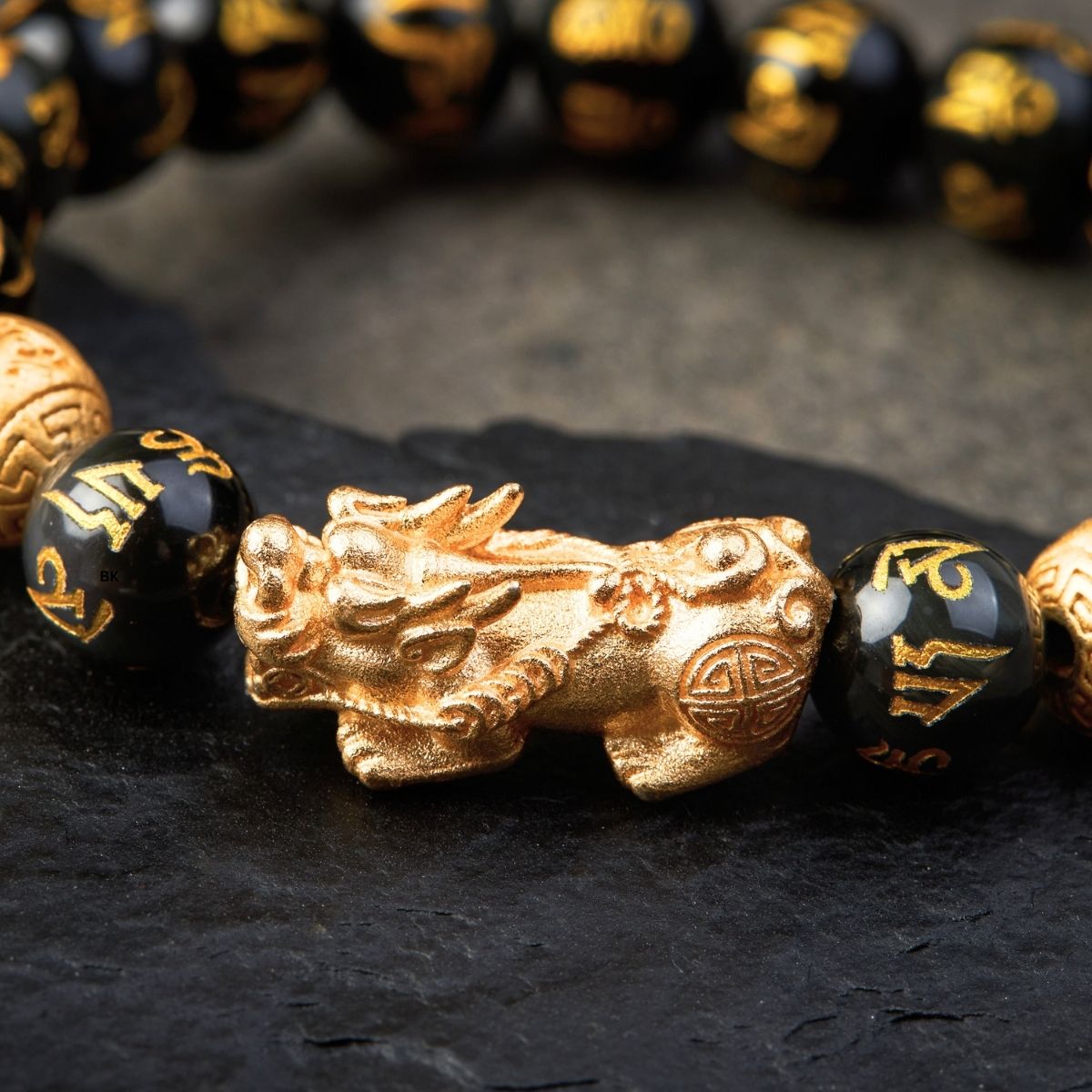 Feng-Shui-Pixiu-Schwarzer-Obsidian-Armband-furGluck_Wohlstand