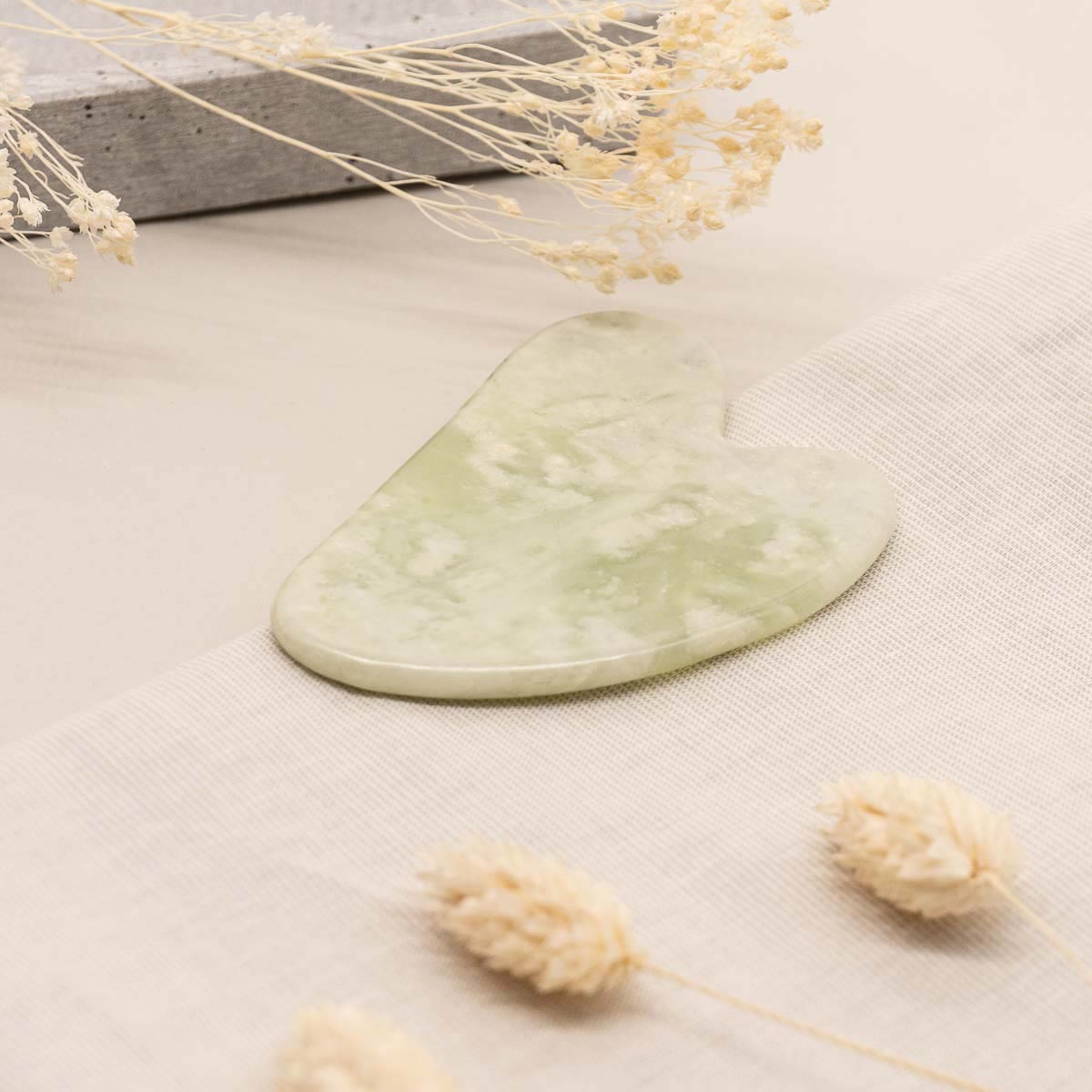 Gua-Sha-gruner-Jade-Gesichtsmassage-Stein-Gluck-Zen