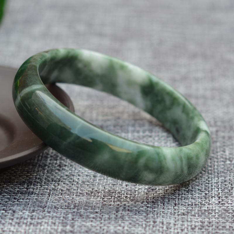 Jade_Armreif_Reine_Jade_Schutz_Armband