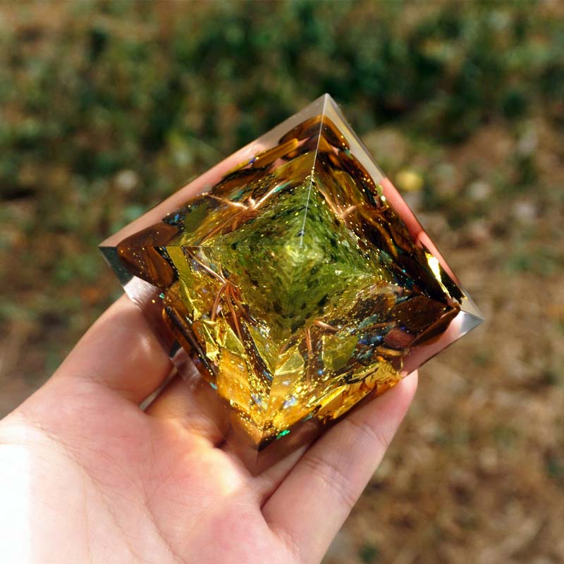 Orgonit_Pyramide_Lebensbaum_Symbol_fur_Energie