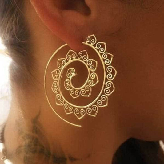 Goldene- Statement- Ohrringe