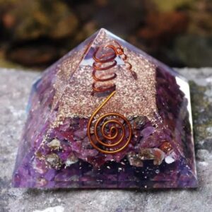 Orgonit -Pyramide -mit -Bergkristallsäule, Amethyst -8–10-cm