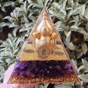 Orgonit -Pyramide-mit Amethyst, Tai-Chi-Kupferelement & OM-Symbol-15-cm