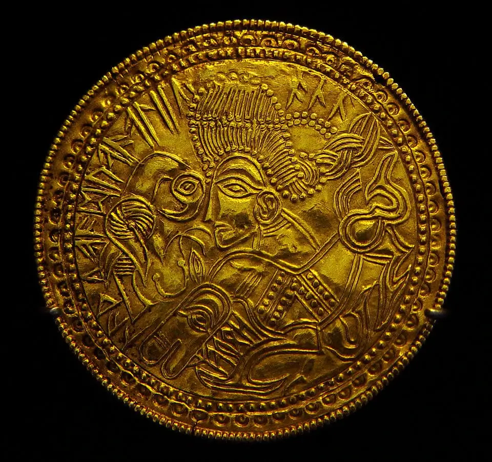 Runen-Bracteate_from_Funen_Denmark